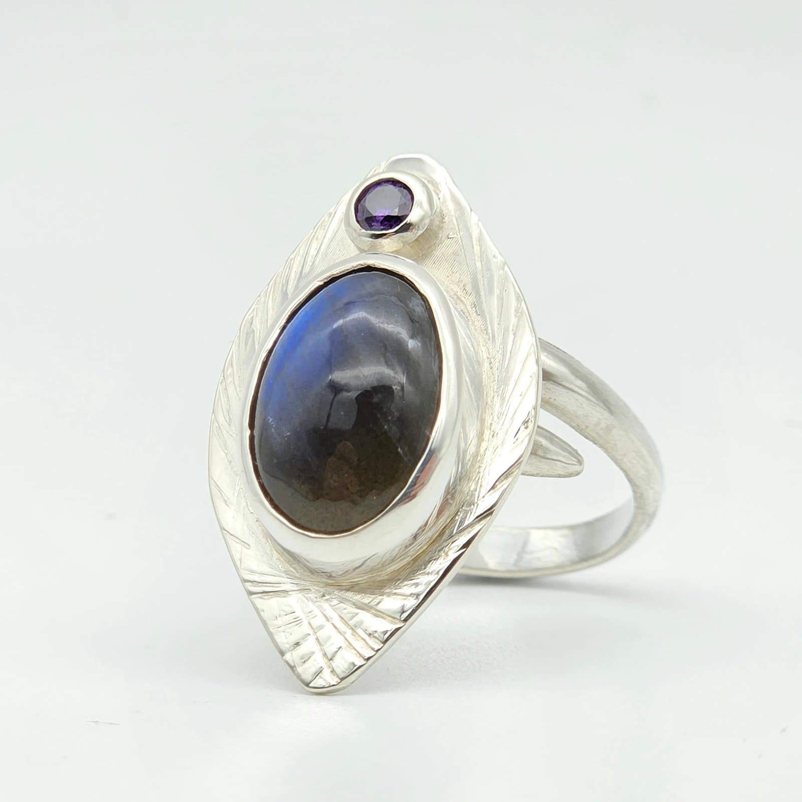 Anillo Tian con labradorita