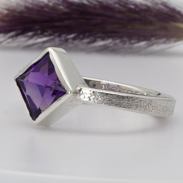 Anillo Ale con Amatista princesa