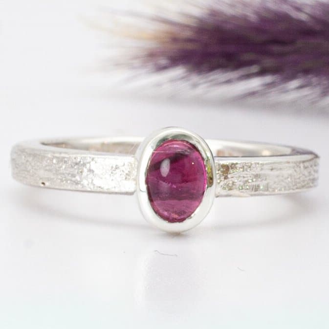 Anillo Lu con turmalina rosa 17MM diámetro interno