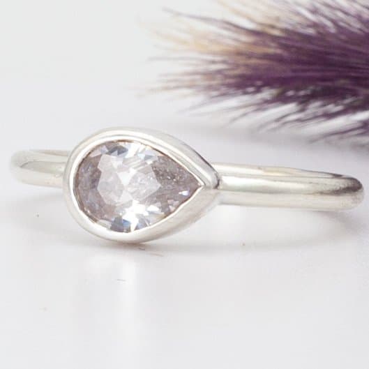 Anillo Equilibrio talla lagrima
