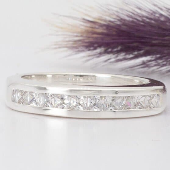 Anillo Channel Set Princess