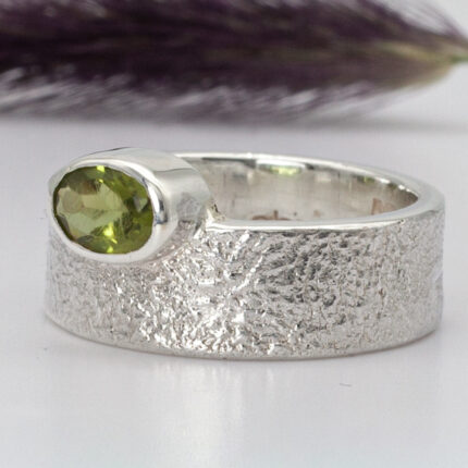 Anillo Magma peridoto medida 17,5mm diámetro interno